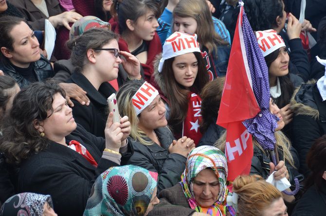 MHP LİDERi DEVLET BAHÇELİ AKHİSARLILAR İLE BULUŞTU